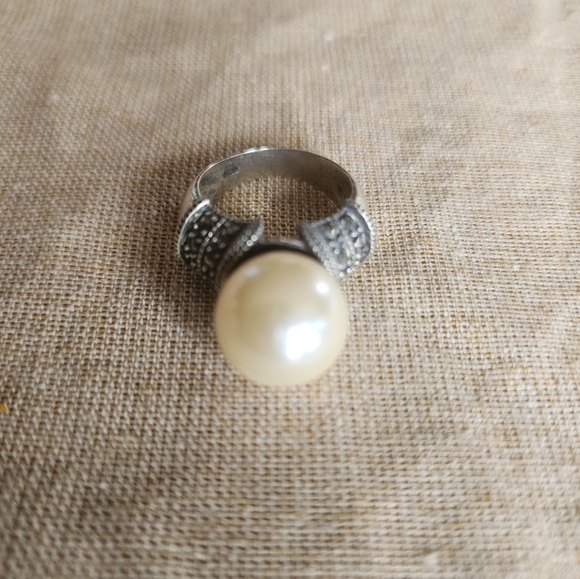 Elegant Silver Cream Pearl Ring with Vintage Markasite. Size 7